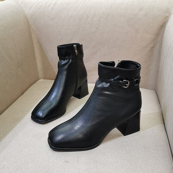 Ženske čizme s debelom četvrtastom petom 5 cm i metalnom kopčom