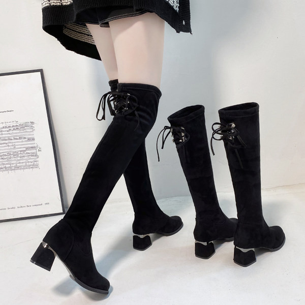 Нов модел дамски велурени ботуши с връзки 