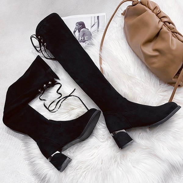 Нов модел дамски велурени ботуши с връзки 