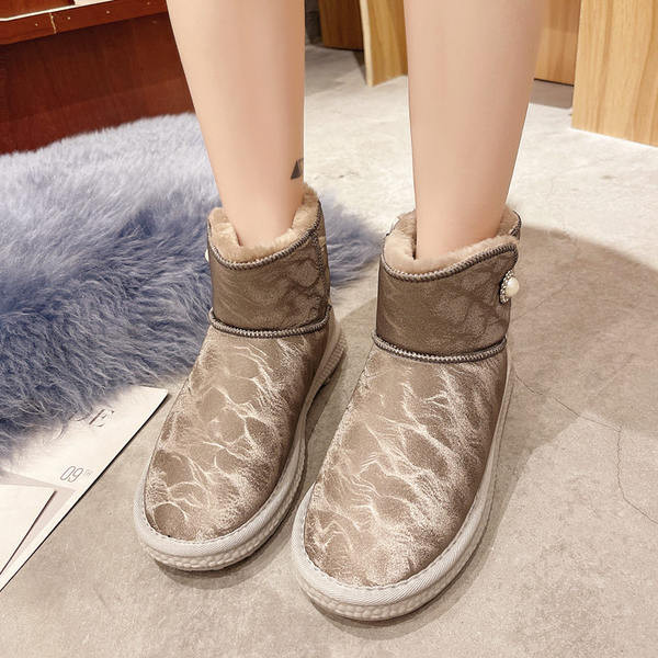 Ženske tople čizme s ravnim potplatom