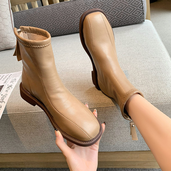 Novi model kožnih čizama sa patentnim zatvaračem