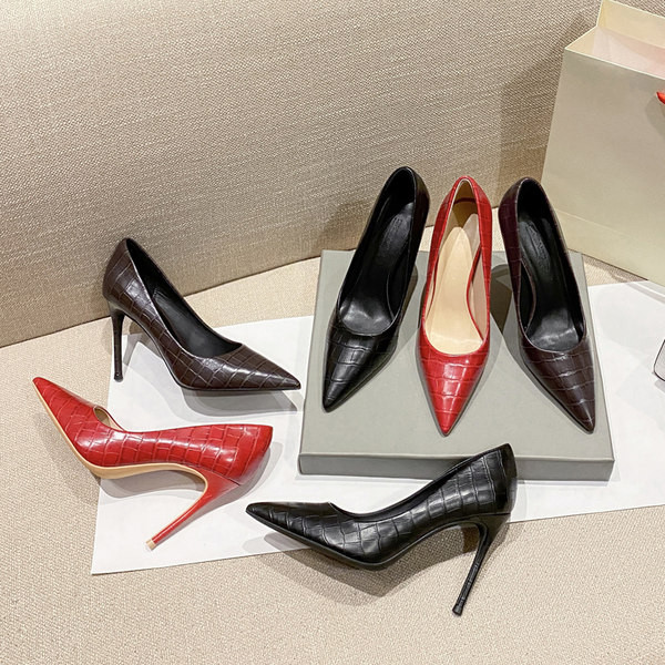 Elegantne ženske cipele sa visokom tankom petom od 10 cm