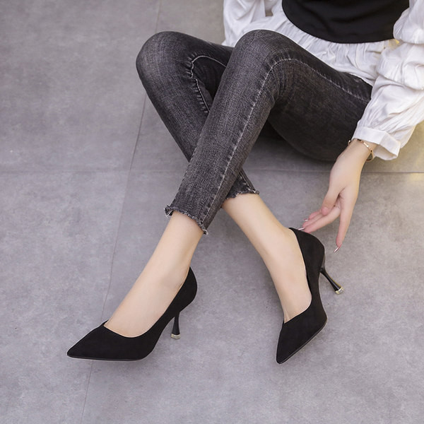 Γυναικεία μυτερά παπούτσια από eco suede