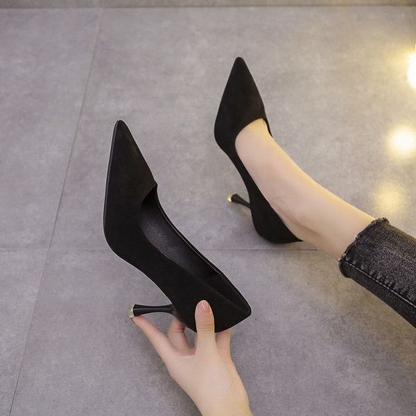 Γυναικεία μυτερά παπούτσια από eco suede