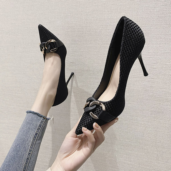 Ženske casual cipele s tankom petom i kopčom