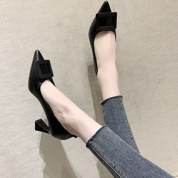 Ženske cipele na petu 7 cm - model na špic