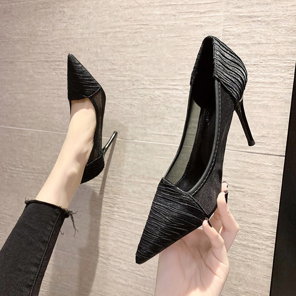 Šiljati model ženskih cipela s visokom petom od 9 cm