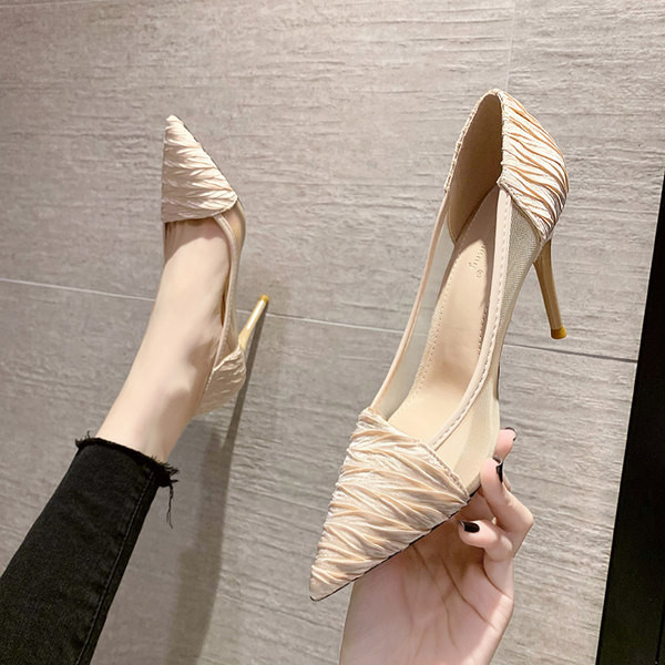 Šiljati model ženskih cipela s visokom petom od 9 cm