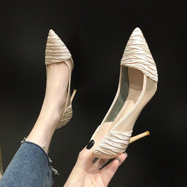 Šiljati model ženskih cipela s visokom petom od 9 cm