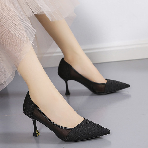 Elegantne ženske cipele na visoku petu sa čipkom