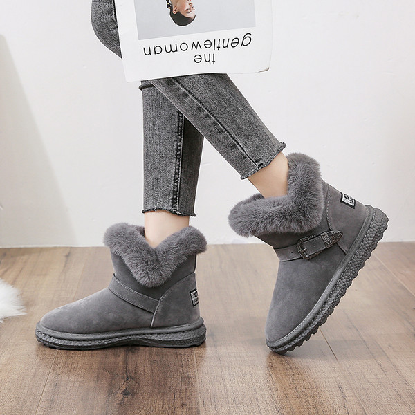 Ženske zimske čizme s toplom postavom i kopčom