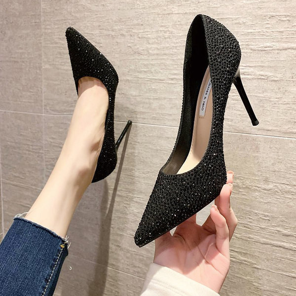 Aktualne ženske cipele sa kamenčićima i petom od 8 cm