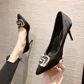 Ženske cipele na špic s ukrasnim kamenčićima i tankom petom 9 cm