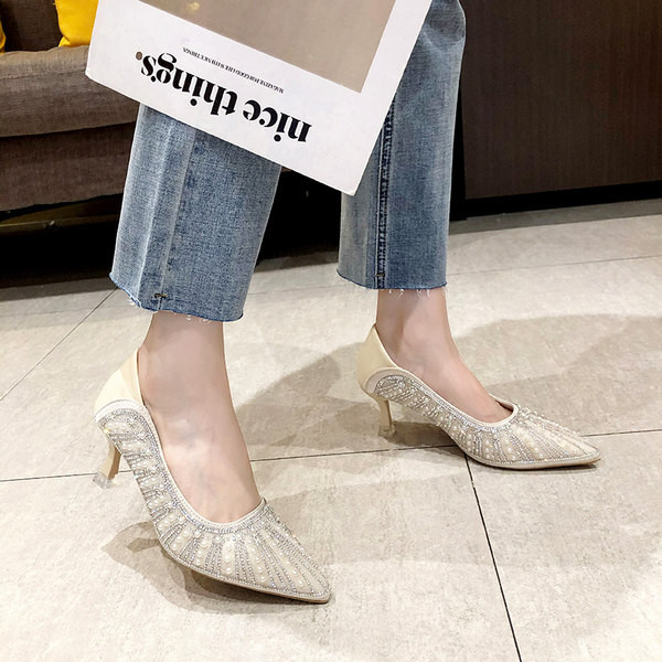 Elegantne ženske cipele s biserima i petom od 7 cm