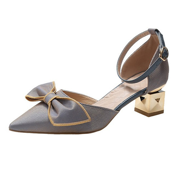 Ženske cipele na špic s četvrtastom petom 5 cm i trakom