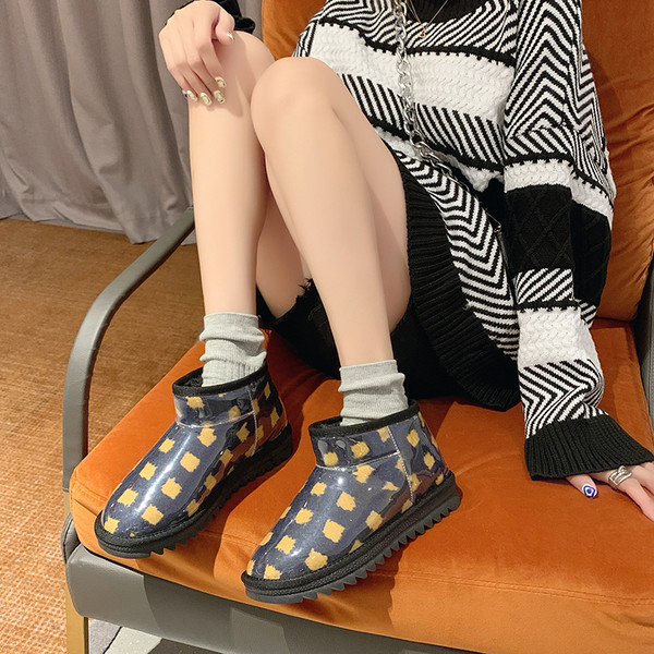 Šarene ženske čizme s toplom postavom