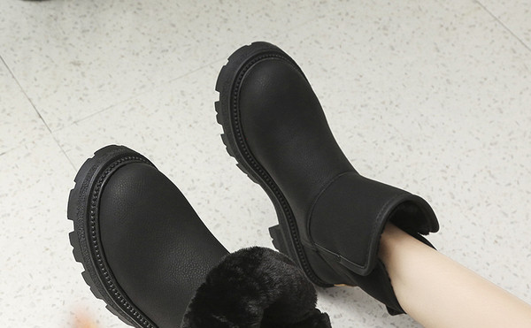 Moderne kožne čizme s toplom postavom