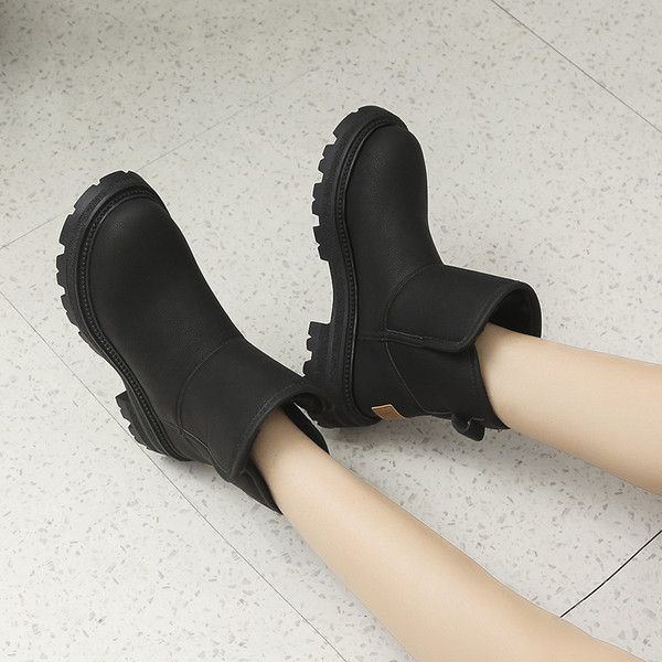 Moderne kožne čizme s toplom postavom