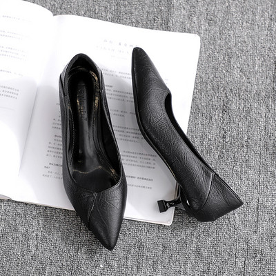 Izoštreni model ženskih kožnih cipela - dva modela