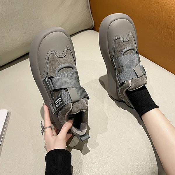 Ženske čizme s ravnim potplatom - zaobljeni model