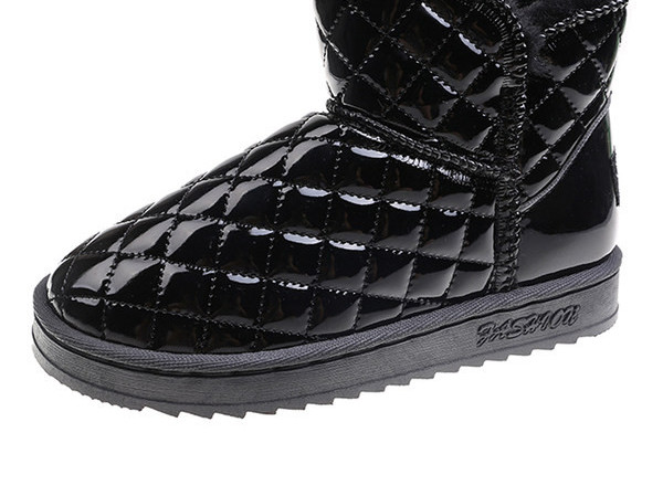 Ženske čizme s ravnim potplatom i debelom baršunastom postavom