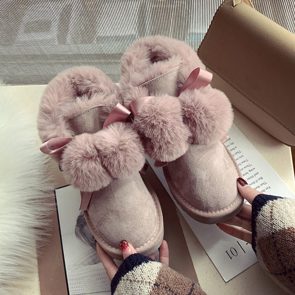 Ženske čizme s perom i ravnim potplatom