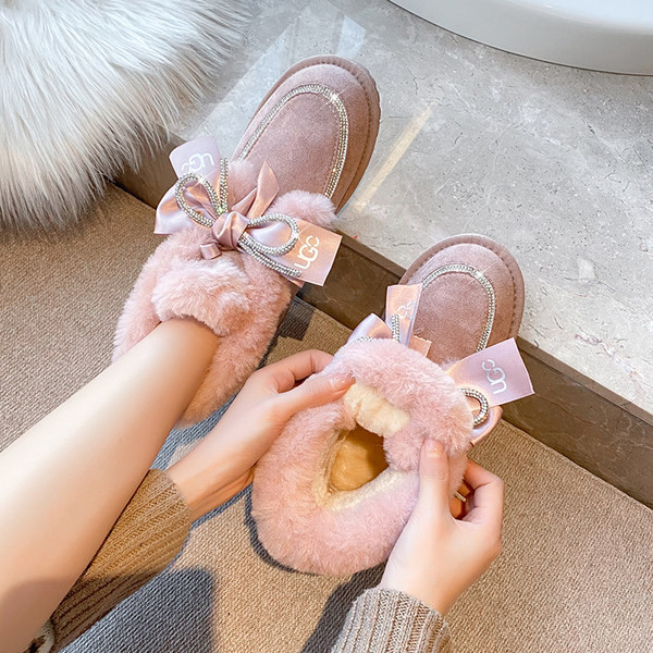 Ženske zimske čizme s trakom i puhom