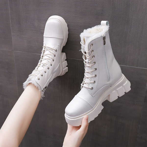 Zimske čizme s grubim potplatom i toplom postavom