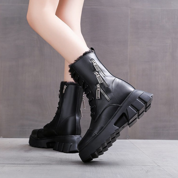 Zimske čizme s grubim potplatom i toplom postavom