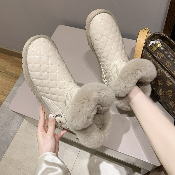 Ženske lakirane čizme s perom i kopčom