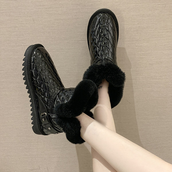 Ženske lakirane čizme s perom i kopčom