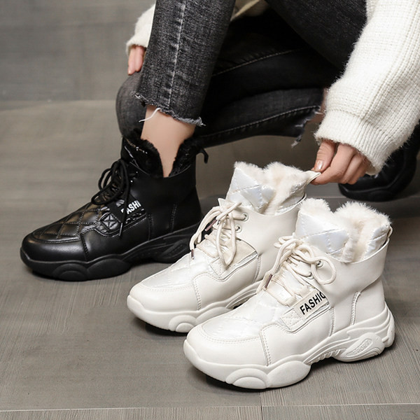 Ženske čizme s vezicama i toplom postavom