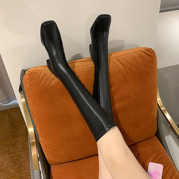 Ženske čizme s patentnim zatvaračem i niskom petom