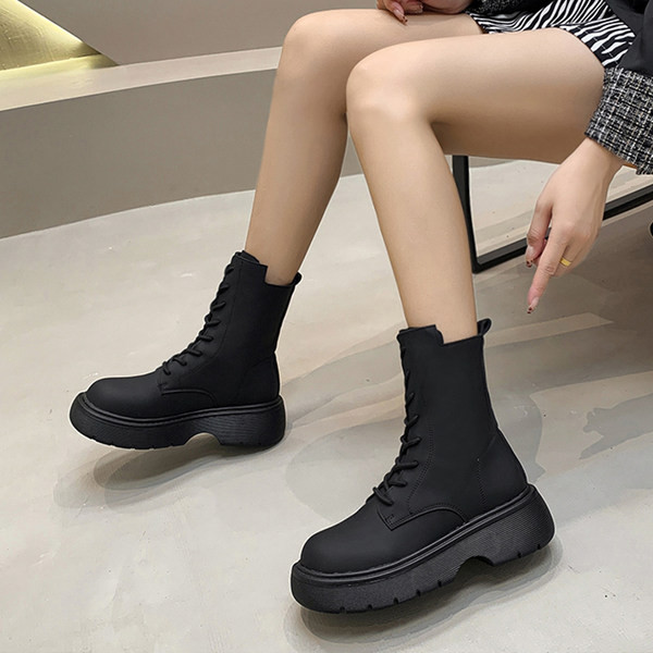 Дамски заоблени боти от еко кожа с груба подметка и връзки