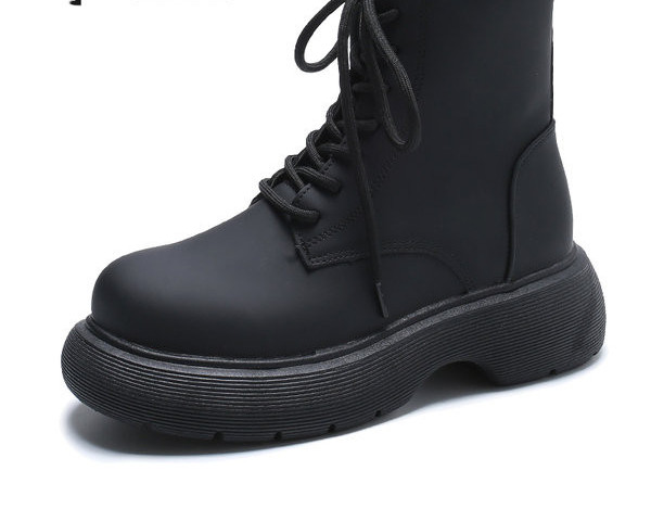 Aktualne kožne čizme sa vezicama i debelim đonom