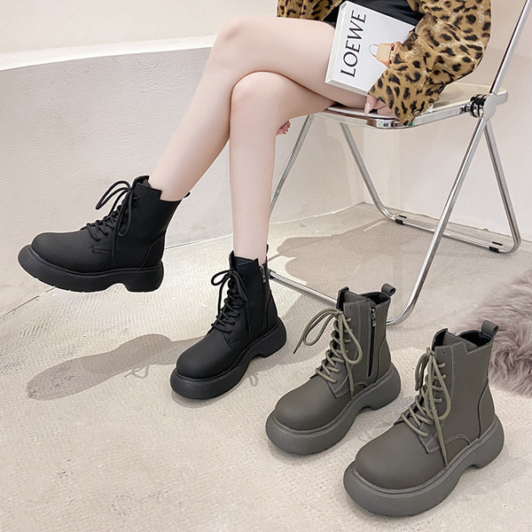 Aktualne kožne čizme sa vezicama i debelim đonom