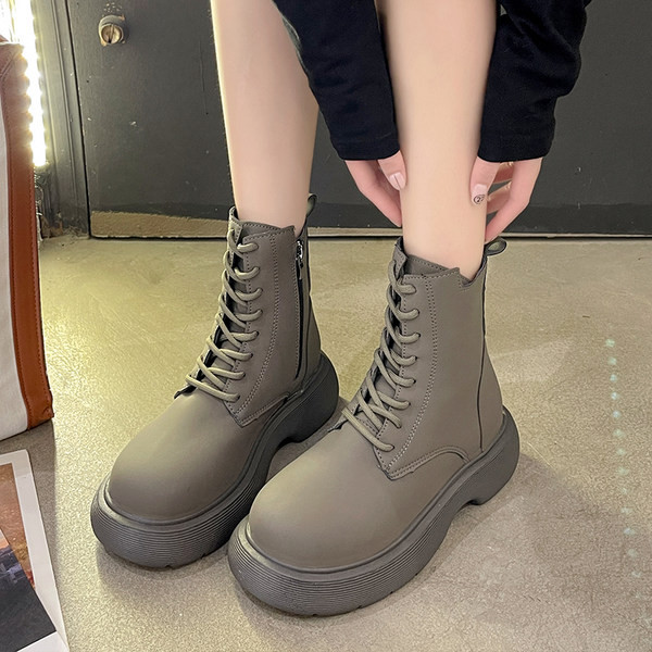 Ležerne čizme s ravnom platformom i vezicama