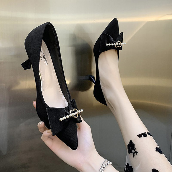 Μοντέρνα γυναικεία παπούτσια από eco suede με διακόσμηση με κορδέλα