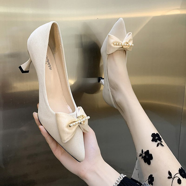 Μοντέρνα γυναικεία παπούτσια από eco suede με διακόσμηση με κορδέλα