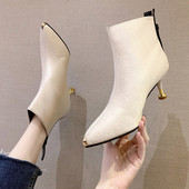 Ženske čizme na špic sa patent zatvaračem u dvije boje