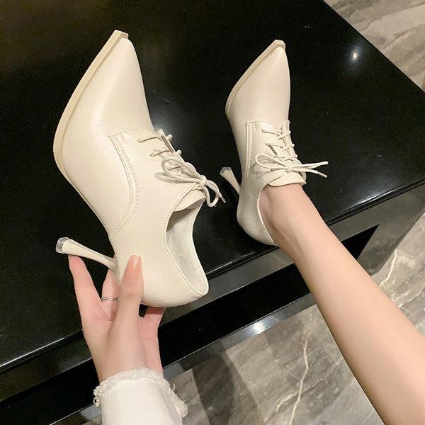 Ženske moderne cipele s vezicama i tankom petom od 9 cm