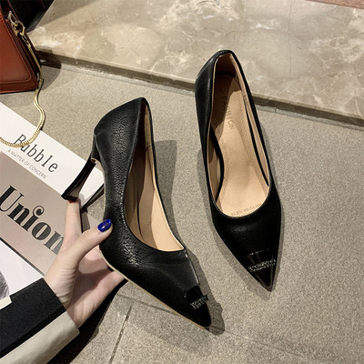 Стилни дамски обувки - заострен модел с ток 8см