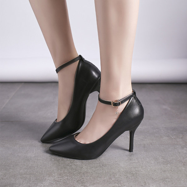 Ženske cipele od eko kože sa visokom petom i metalnim elementom