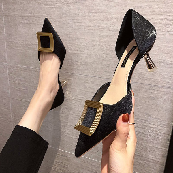 Novi model ženskih sandala sa metalnim ukrasom - kopčom