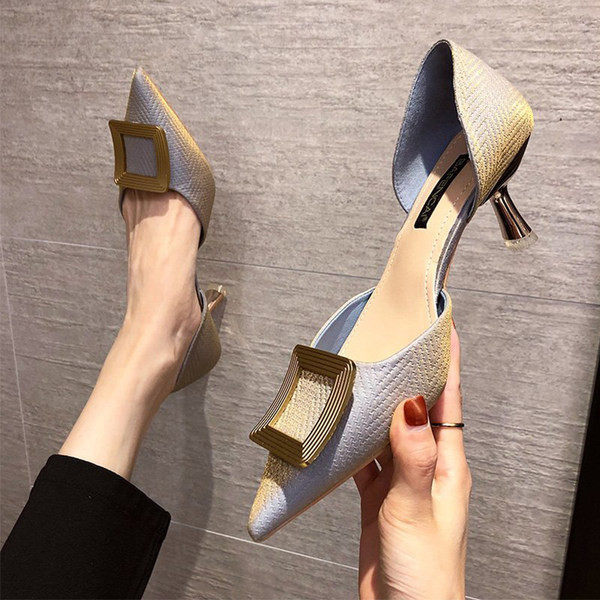 Novi model ženskih sandala sa metalnim ukrasom - kopčom