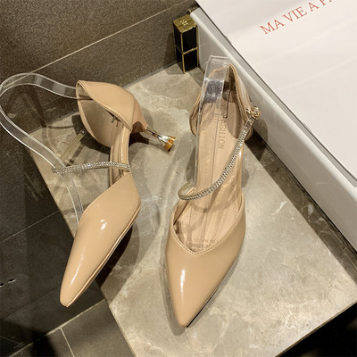 Lakirane elegantne ženske sandale s kamenim ukrasom