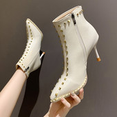 Ženske kožne čizme sa zakovicama i patentnim zatvaračem