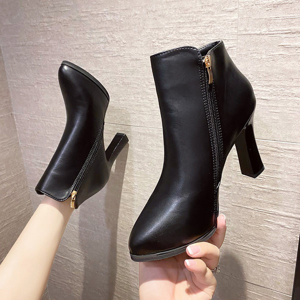 Čizme s debelom petom i patentnim zatvaračem od umjetne kože