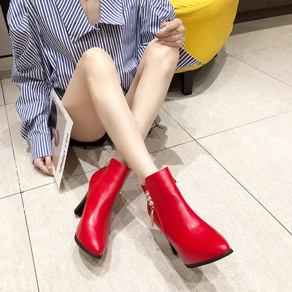 Čizme s debelom petom i patentnim zatvaračem od umjetne kože