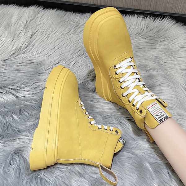 Дамски боти с дебела подметка връзки и емблема